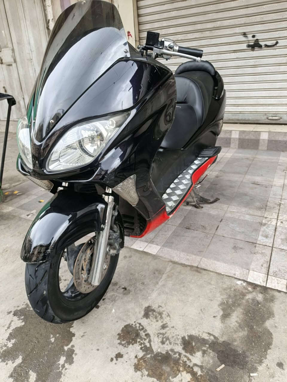 يا الله سلام عليكم
فورزه 0/8 MF 
6 كير 3 تحويلات
لون اسود ترايش حمر
بصمتين + سويج طوارئ
دراجه ماشيه 48 الف
دوسات نيكل دبلات نيكل
دراجه كفاله عامه
وبل عافيه عل ياخذهه
يوجد توصيل لجميع المحافظات 
سعر خاص او تتصل 
مكاني بغداد
***********
