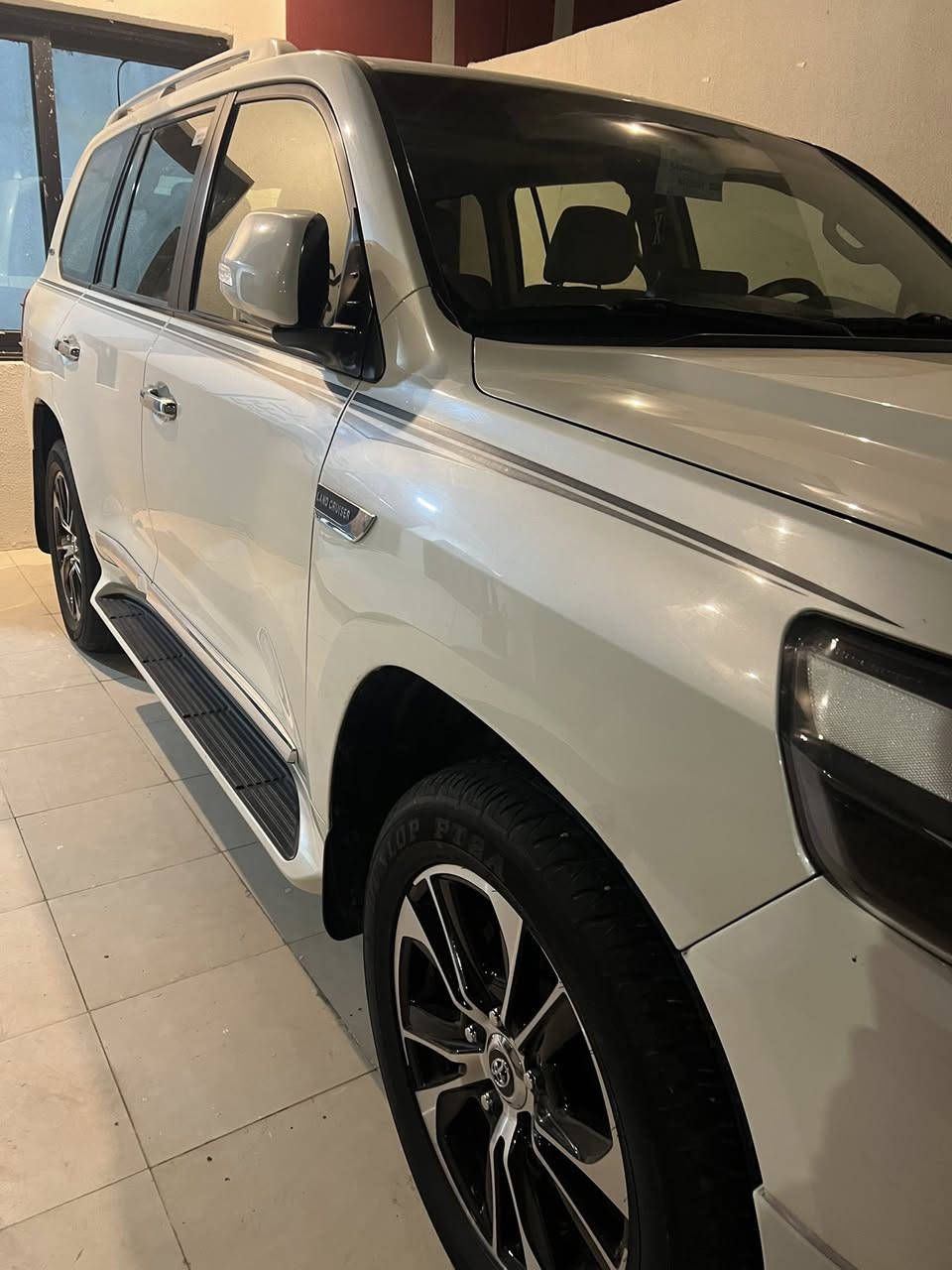 لاندكروز gxr مديل 2019 ساز باب اول كراند تورنك 
بيهة بارد هلال الجاملغ الايمن ومكانين تكحيل 
السيارة ماشية 106 الف
العنوان بغداد 
رقم الهاتف ***********
السعر 50
