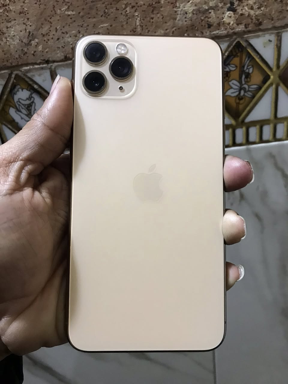 ايفون 11 برو ماكس ذاكرة 256 والبطارية 74 بدله شاشة من ابل أصليه وسعره 280 وهذا ***********
