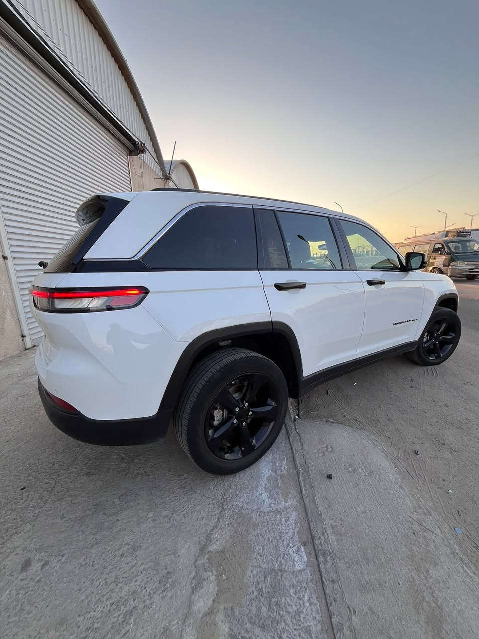 للبيع 
جيب كراند شيروكي 
موديل 2023 
وارد كندي🇨🇦
📍 رقم أربيل دولي 
🚘 ماشية: 32 ألف ميل 

✅ التقرير مرفق مع الصور 
⭐ المواصفات
* دفع رباعي 4×4
* قيادة ذاتية مع تتبع المسار والمنعطفات
* رادار أمامي ومانع تصادم
* تحذير الخروج عن المسار
* تحذير النقطة العمياء
* تحذير التقاطعات
* كاميرا  خلفية
* شاشة وسطية 10.1 إنج
* شاشة عدادات رقمية 12 إنج
* خرائط GPS
* نظام صوتي McIntosh مع 19 سماعة
* شاحن لاسلكي
* بصمة على 5 أبواب
* تشغيل عن بعد
* صندوق خلفي كهربائي
* تبريد وتدفئة للمقاعد الأمامية والخلفية
* حساسات خلفية
* تدفئة مقود
* مثبت ومحدد سرعة
* نظام تشغيل وإطفاء أوتوماتيكي
السعر 270$
📞 للاستفسار:
***********

