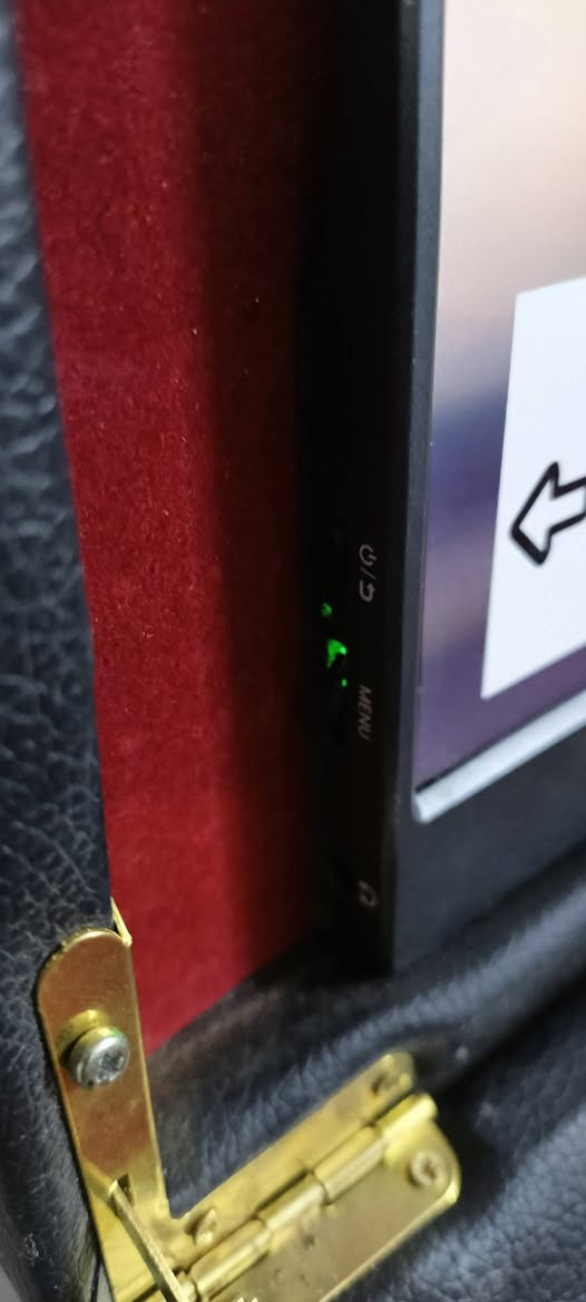 السلام عليكم شاشة مونيتر حجم 15.6
منفذ اج دي تشتغل من خلال تايب سي او باور بنيك او من خلال منفذ الستلايت مثل ما موضح بالفيديو صورة زلال للبيع بغداد حسينيه 60 الف


**إذا كنت صاحب هذا الإعلان وتريد حذفه لأي سبب، رجاءا أرسل رسالة إلى الدعم الفني**