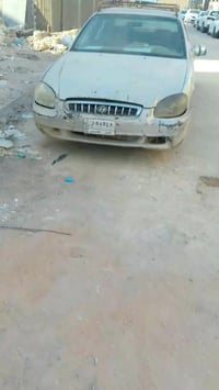 سيارة 2001لبيع هذا الموجود السعر 25رقم الهاتف 07706088345