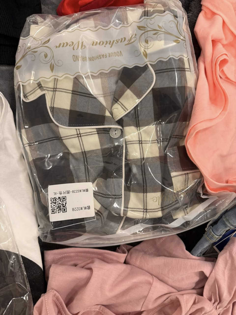 كلها ماركات اصلي
القطعه على 5


**إذا كنت صاحب هذا الإعلان وتريد حذفه لأي سبب، رجاءا أرسل رسالة إلى الدعم الفني**