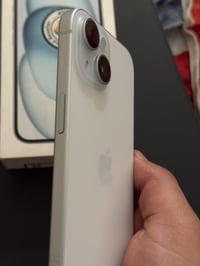 ايفون 15 عادي  ذاكرة 256  نظافة 100‎%‎ شخط واحد مابي  بطارية 85  ممفتو...