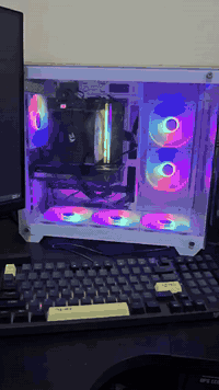 سلام عليكم شباب
🖥 مواصفات الكيس:
🔹 CPU: Intel Core i5-13400F (جيل 13)
🔹 GPU: RTX 5060 ZOTAC 8GB
🔹 RAM: 32GB T-Force 3200MHz
🔹 Motherboard: Asus B760-P
🔹 Storage: 1TB SSD NVMe  
🔹 PSU: Cooler Master 750W 
🔹 
🖥 الشاشات: 1️⃣ LG UltraGear 32"
2K QHD
165Hz
Flat
2️⃣ Samsung 27" Curved
2K QHD
144Hz
⚡ UPS: Falcon 3000VA
🪑 كرسي كيمينك 
🪑 ميز كيمينك شكل L واسع ومريح
✅ تشغيل صامت وأداء ثابت
✅ بيع كامل فقط (ليس تفريق  أو اذا تحب تختار شاشة وحدة هم يرهم)
💰 السعر: كامل الغراض ويا الشاشة سامسونك مليون أو 600الف 
كامل الغراض ويا الشاشتين
مليون او800الف 
كامل الغراض ويا شاشة lg مليون 700او بيه مجال
📍 الموقع: كركوك قضاء داقوق 
📞 للتواصل: خاص / واتساب  ***********
