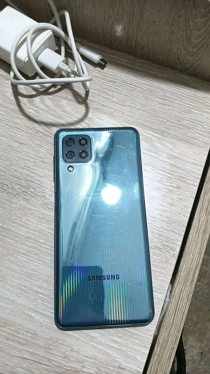 Samsung Galaxy M32
ذاكره 64
رام 4
وياه فقط شاحنه 
الجهاز ما مفتوح ولا مبدل بي اي شي 
السعر 70 وبي مجال قليل
مكاني موصل الايسر الاربجيه قرب جامع البديع 
شراي اتواصل ع الواتساب فقط ماسنجر ماعندي
فقط بيع ما اراوس
وتوصيل هم ماعندي 

***********
