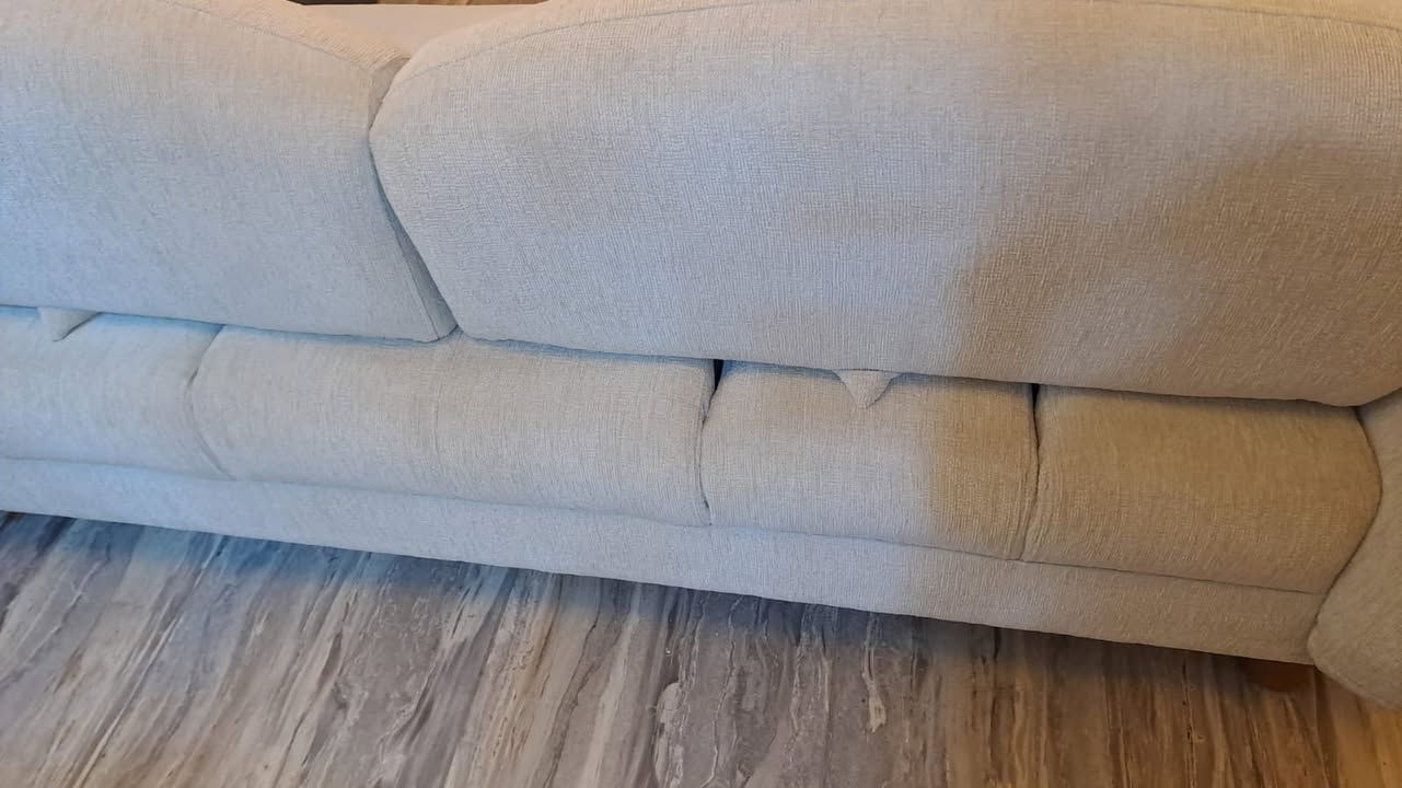 للبيع لون رصاصي جديد لوك يصير سرير
مكاني بغداد زيونة 
موبايل *********** 
سعر 750
