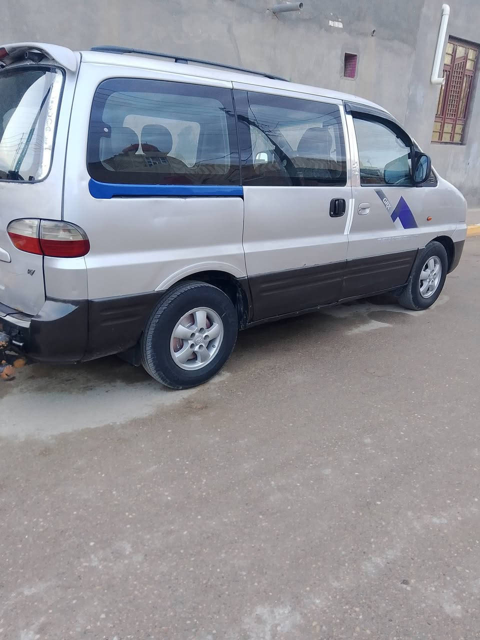 سلام عليكم ورحمه الله وبركاته 2007مفتوح اوتوماتيك كفاله من ضربة والصبغ 8راكب اجره رق ذي قار تصليح بل شاصي اثرخياص محرك وكبر وتبريد جاهزه بيع مراوس عادي سعر75هاتف ***********
