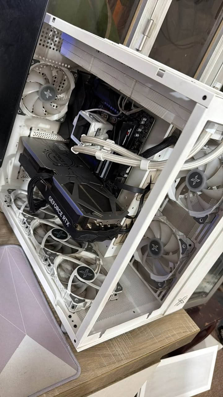 للبيع كرت شاشة GALAX GeForce RTX 4070 Ti EX Gamer 12GB

🔥 الحالة: نظيف جداً ويعمل بكفاءة 100% بدون أي مشاكل.
🎮 مناسب لألعاب 1440p و 4K، والمونتاج، والتصميم، وأعمال الذكاء الاصطناعي.

المواصفات:

* ✅ GALAX GeForce RTX 4070 Ti EX Gamer
* ✅ ذاكرة 12GB GDDR6X
* ✅ دعم DLSS 3 و Ray Tracing
* ✅ تبريد قوي ودرجات حرارة ممتازة
* ✅ منفذ 12VHPWR
* ✅ الكرت مفحوص وجاهز للتجربة 

سبب البيع: الترقية إلى كرت أحدث.

📍الموقع: (بغداد منصور دور السود)
💰السعر: (850الف“قابل للتفاوض”)
📩 للاستفسار أو المراسلة على الرقم : 
*********** بغداد, العراق
