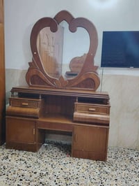 كنتور 3 قطع نظيف جرباية و زاوية و ميز مراية للبيع السعر 300 و بيها مجا...