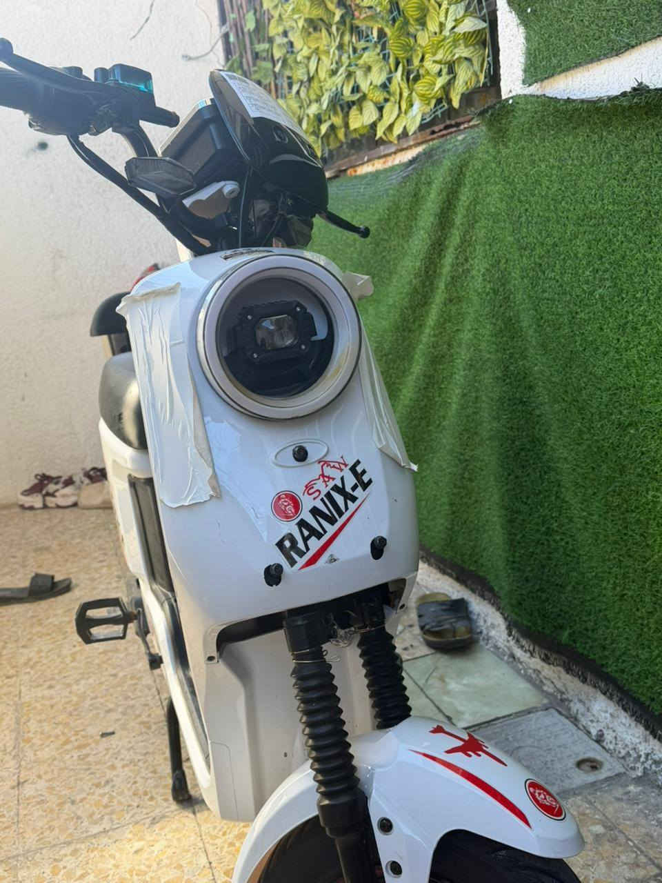 السلام عليكم شباب عندي دراجه للبيع شحن ار تسعه موديل 2025 بطايرات جديدات دراهجه نضيفه بس بيه كتف ما كلوبات يرادله تبديل سعره كتف رخيص سعر دراجه 500 وبيه مجال لطيبين مكان كربلاء رقمي *********** واتساب بي
