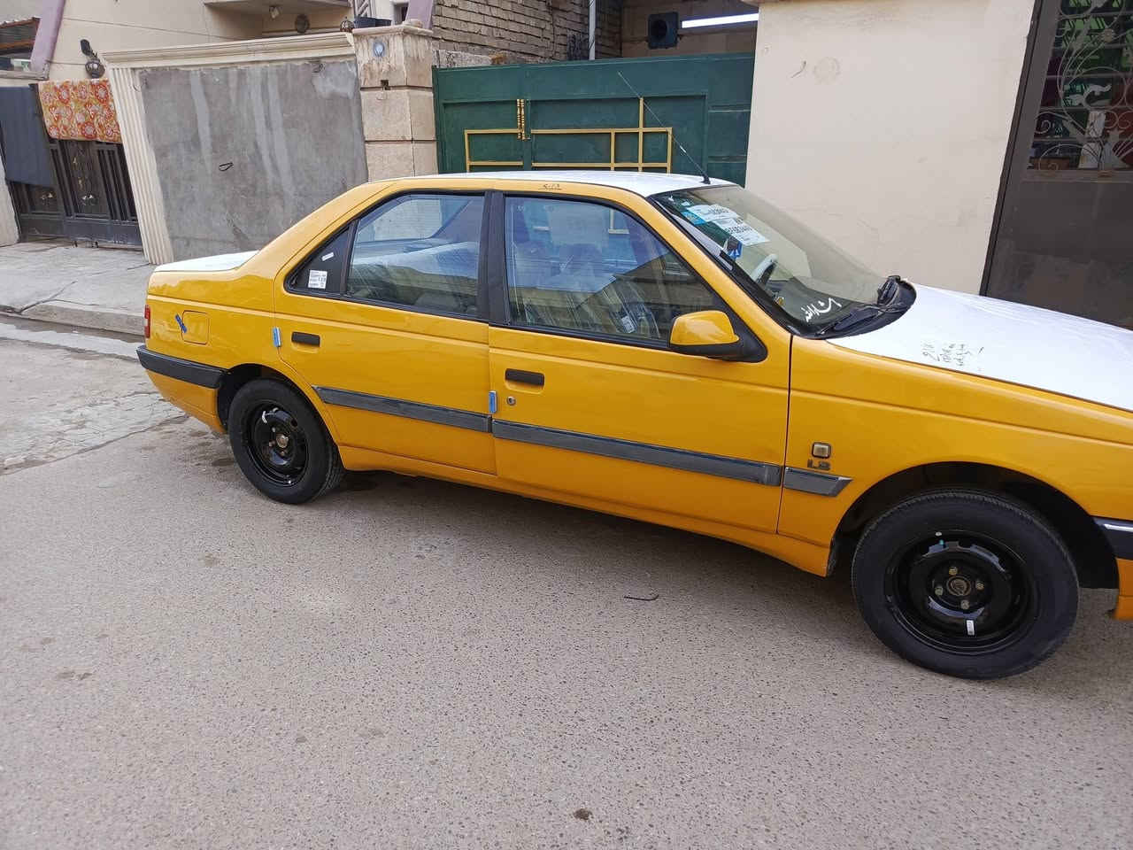 السلام عليكم بيجو اكد موديل 16 نظيفه جدا لا ضربه ولا صبغ كير ميكنه خير من الله تبريد تدفئه كله شغال مصفره لا غرامه عليها ولا هيئه رقم انكليزي دولي  سياره باأسمي تحويل ثاني يوم ابيع عقد مروري ... لايت ناصي شمسي والعالي زنون 

ملاحظه اكو مقطع فيديو بالمنشور كلشي واضح بيها ..مكاني بغداد حي الاعلام ب47  وبيها مجال ***********
