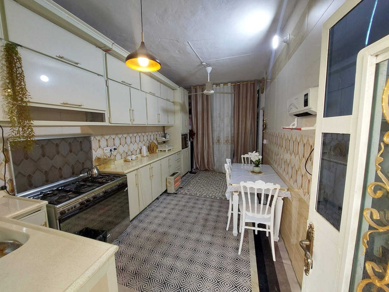 دار اللبيع الجديده شارع الملعب اول فرع بسعر مناسب مستعجل على بيعه متواجد على فيس ***********
