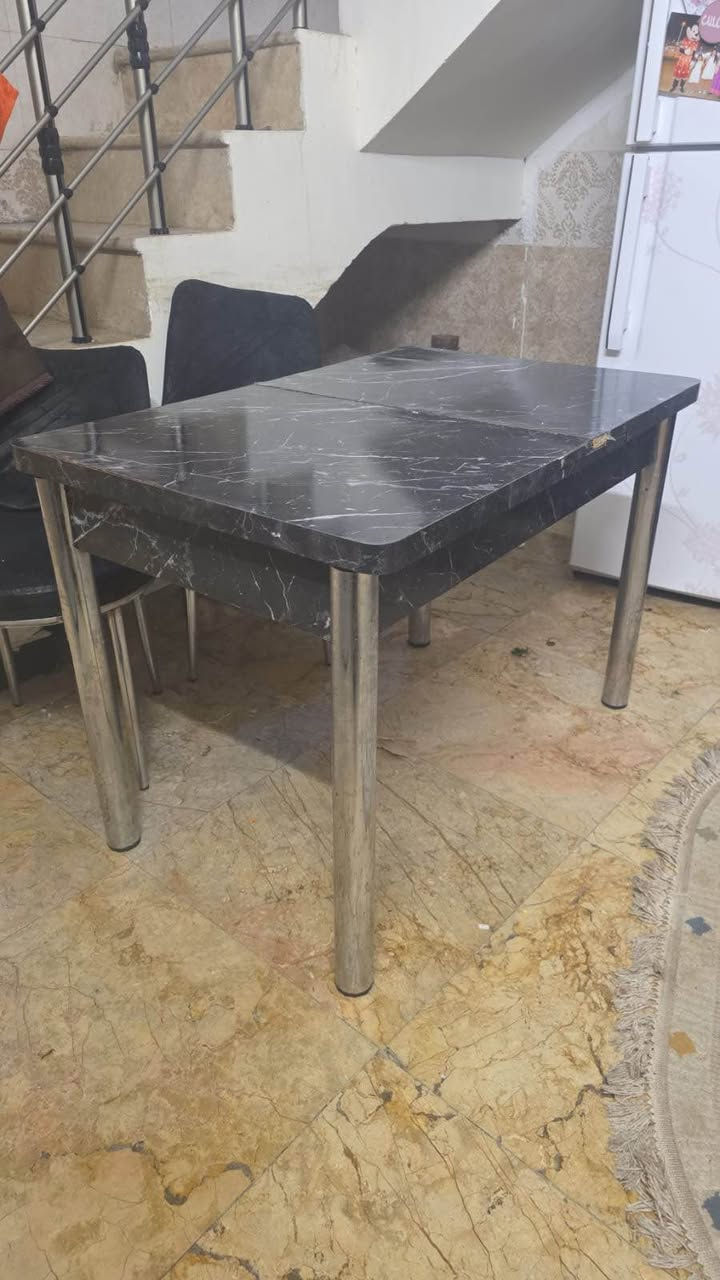 كونتر مابي ظرر مكان دوره وميز طعام وكراسي ٣ يحتاجون صيانه انطي هديه ويه الكونتر لان مو بحاجته الشراي خاص لو واتس *********** بغداد, العراق
