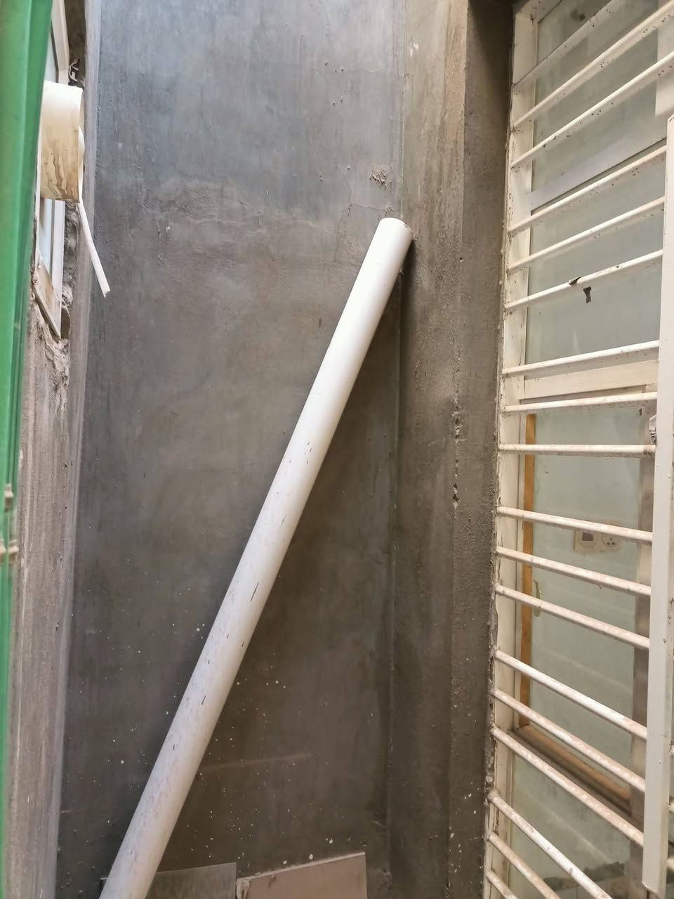 ٥٠ متر لليجار حي الجامعه مقابل عاصمة الثقافة بي غرفتين وصاله ومطبخ جديدة سعر ٣٠٠ الف الاتصال ***********
