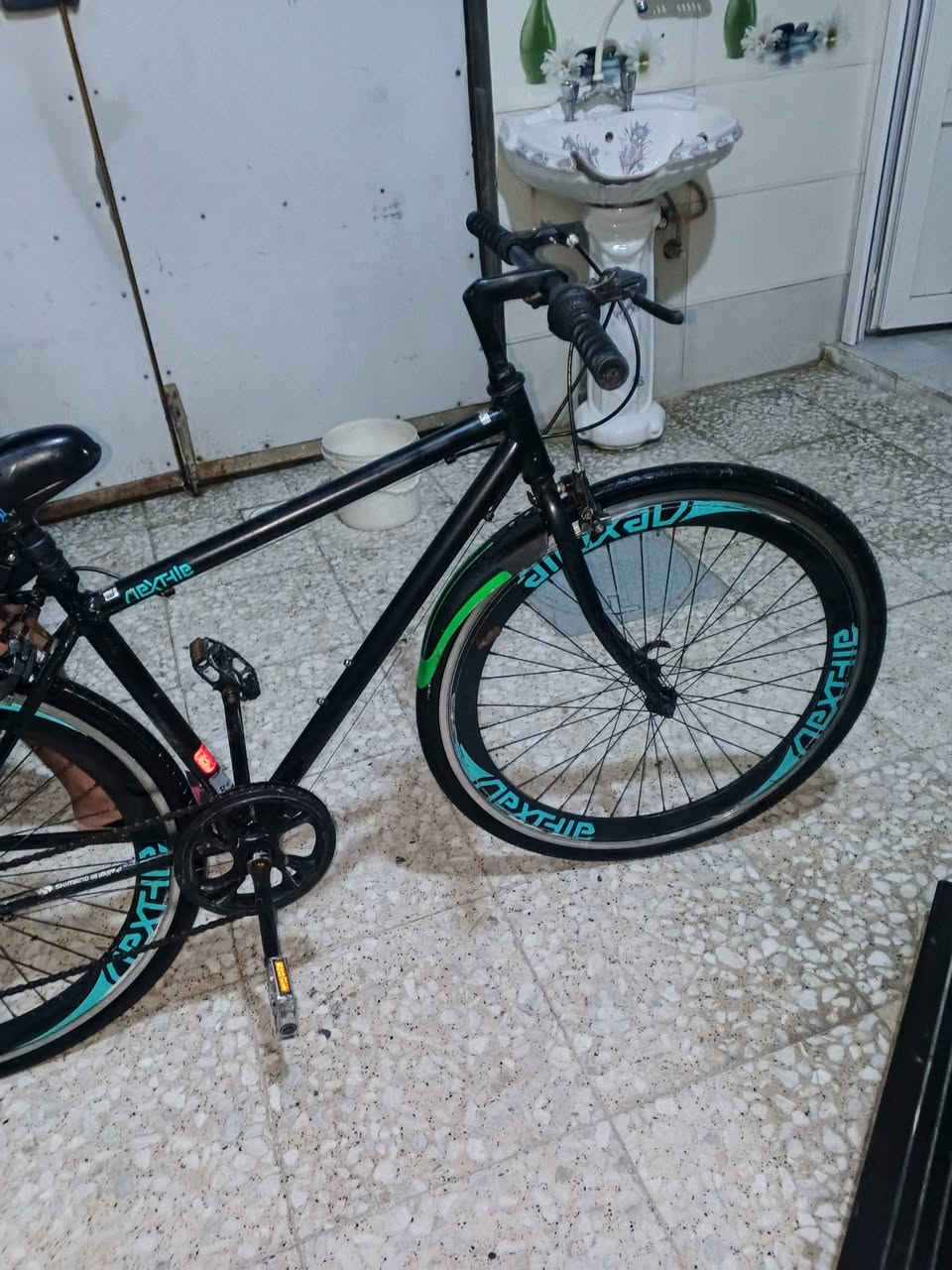 سلام عليكم بايسكل للبيعc700 بايسكل يخبل💯 السعر 105 وبي مجال للشراي العنوان بغداد الكماليه للاستفسار ***********
