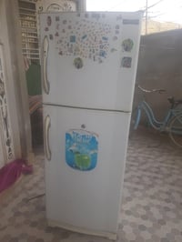 ثلاجة • تشتغل • عيب بسيط