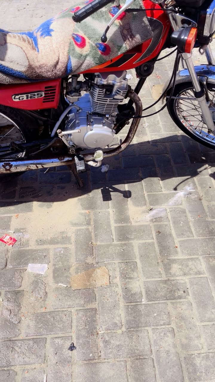 سلام عليكم دراجه نامه أوراق سكنر أوراق سكنر كلشي مطابق اي واحد أبو مكتابه يحول بسمك الوراق المحرك مفتوح مره وحده وقبل خمس اشهر الدراجه برقي واحد ما عوزها الدراجه مكفوله سعرها ٧٠٠   الدراجه مكفوله من كلشي المكان البصره الهارثه  ***********
