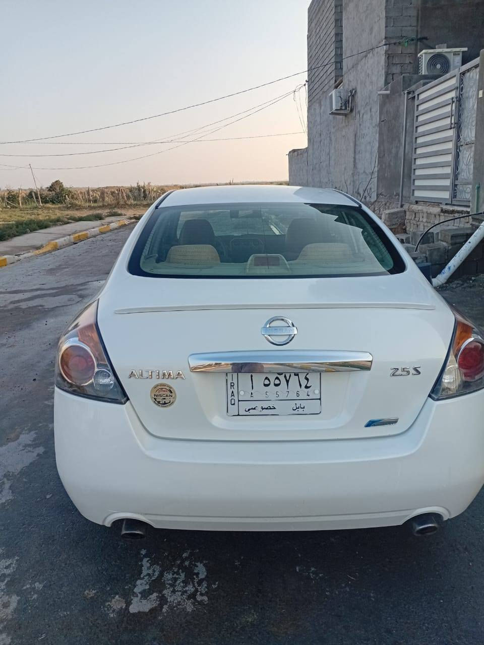 نيسان التما خليجي 2010
سياره مناقصه شي خير من الله 
موصفاته معروفه بصمه سويج وبصمه ابواب 
ويل كب لايت زنون تبريد مكينه كير كفاله عامه
اريد مراوس ب اكسنت 2010 او 2009
***********
