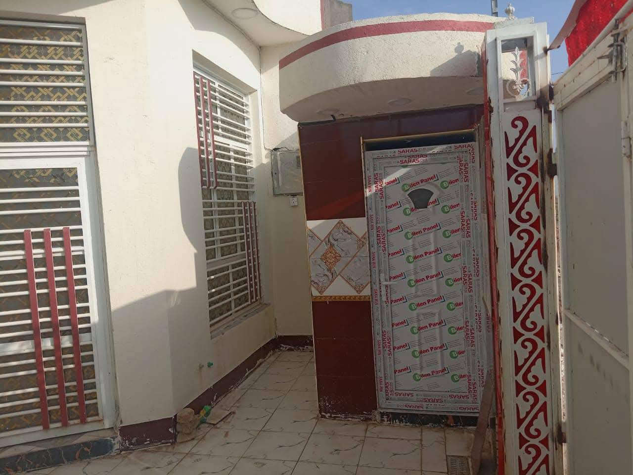 بسم الله الرحمن الرحيم 
اللهم صل على محمد وآل محمد 
بيت للبيع في الحقل الرابع 
بيت ركن مقابيل حديقة 
رقم البيت 2473/ مساحة 125م 
صب كونكريت درجة أولى 
للأستفسار الأتصال على الرقم 
***********
