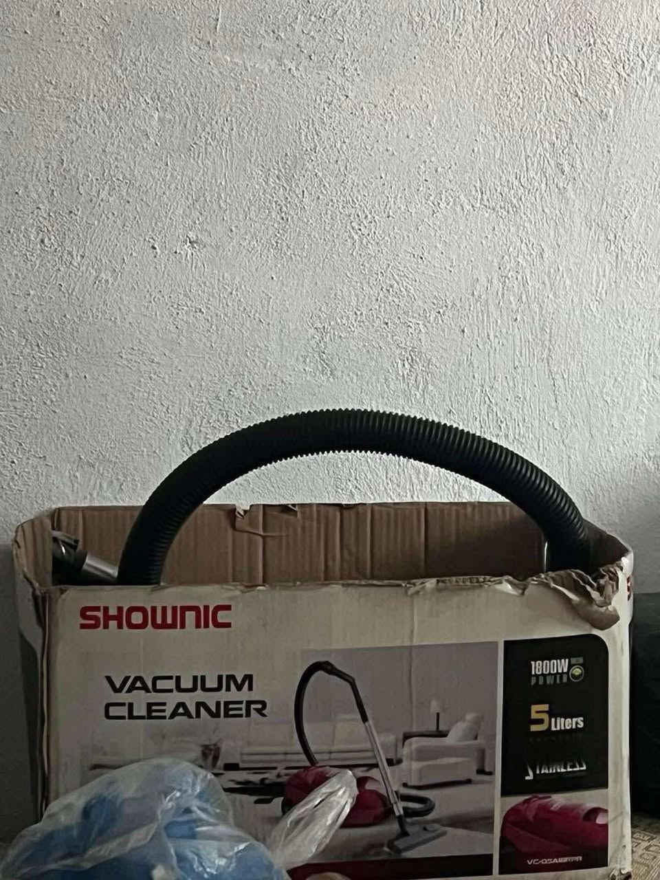 المكانسه سعرها 35
ميز تواليت 50
مجارير 50 
مكان الوزيريه
***********
