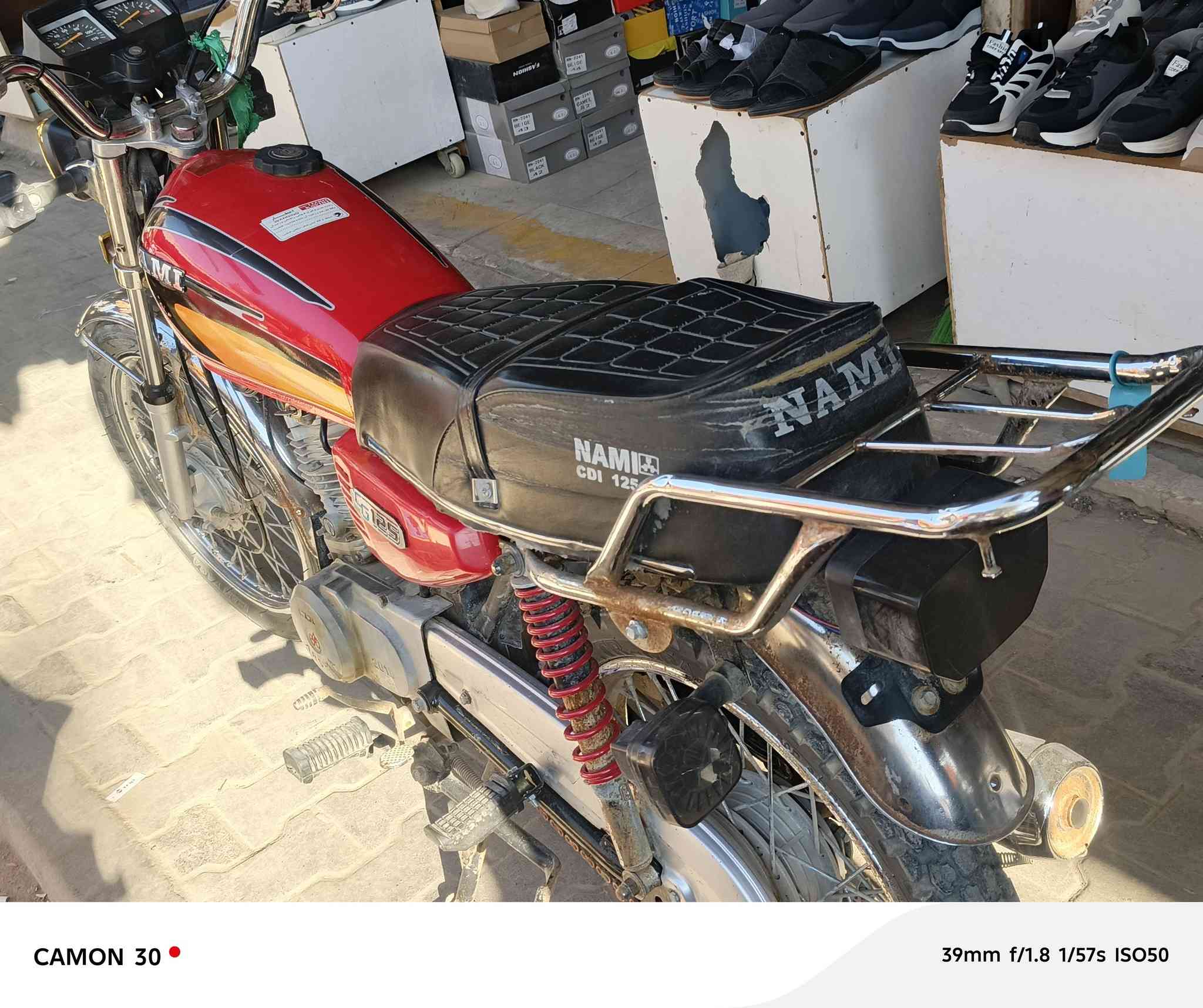 سلام عليكم دراجه للبيع اوراق اصولي شاصي 18 محرك 18 والباقي كلهن 25 دراجه حلوه ونظيفه مكاني الديوانيه حي العسكري ***********
