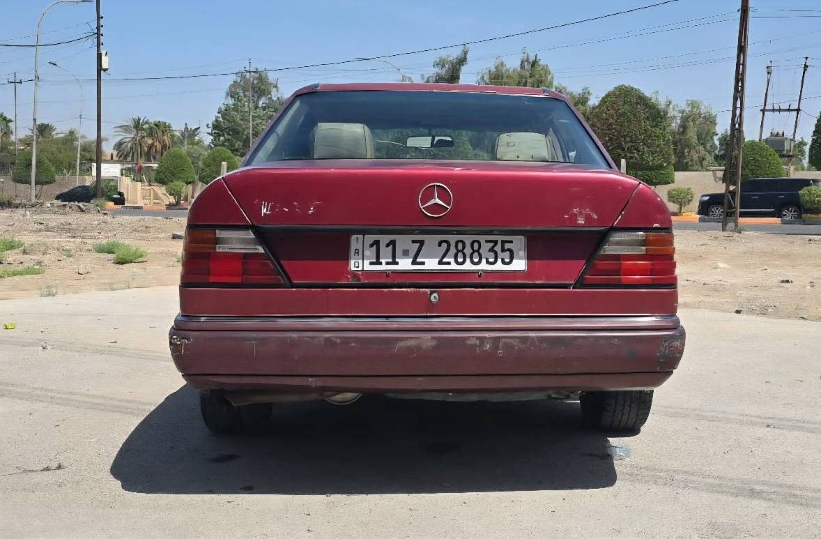 السلام عليكم 
مرسيدس دب ١٩٩٠ 
رقم بغداد انكليزي باسمي 
مكينة وكير vvt بطة 
السيارة بيه ملاحضات بسيطة 
السعر ٤٥ وبية مجال 
للاستفسار 
*********** بغداد, العراق
