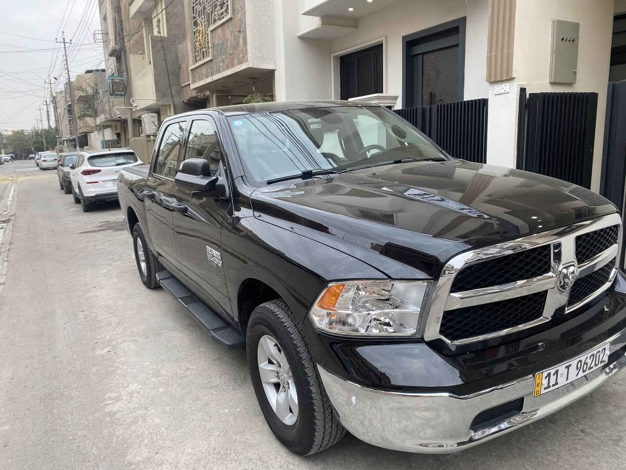 دودج رام 2023 كلاسيك 6 سلندر
مواصفات اعتيادية كلاسيك ماشية 38 الف ميل
مغلفة ppf بلكامل 
رقم بغداد باسمي حادث جداً بسيط بلجاملغ الامامي جهة السائق بدون ايرباك صور الحادث موجودة
سيارة جديدة وترايهة ناعم
السعر المطلوب 22,500 دولار
المكان بغداد حي القاهرة قرب جامع النداء
***********
