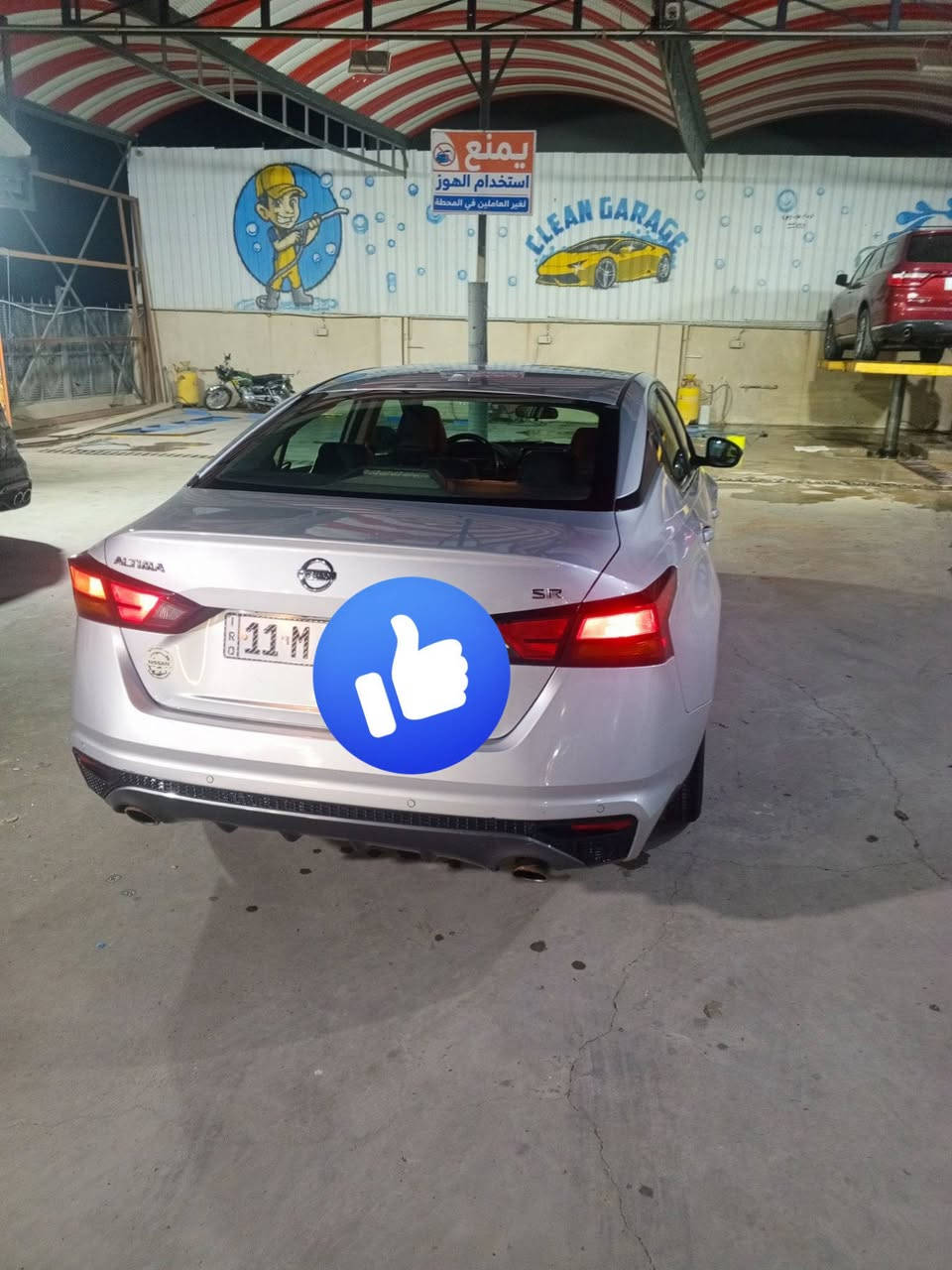 السلام عليكم 
🚗 للبيع | نيسان التيما 2020 SR

✔️ الموديل: 2020
✔️ الفئة: SR (سبورت)

المواصفات:

- محرك 2.5 لتر اقتصادي وقوي
- ناقل حركة أوتوماتيك CVT
- تشغيل بصمة + تشغيل عن بُعد
- فتحة سقف
- مقاعد جلد
- شاشة لمس مع Apple CarPlay وAndroid Auto
- كاميرا خلفية
- حساسات أمامية وخلفية
- رادار أمامي، تحذير الاصطدام، ومثبت سرعة ذكي
- نظام مراقبة النقطة العمياء
- جنوط رياضية 19 إنج
- إنارة LED
- مكيف ممتاز

حالة السيارة:
✅ الضرر فقط قطعتين صبغ (البنيد والجاملغ جهة السائق) بدون أي ضرر بالداخل
✅ رقم بغداد باسمي
✅ السيارة نظيفة وجاهزة للاستخدام

📍 الموقع: ديالى – بعقوبة
💰 السعر المطلوب: 129 (قابل للتفاوض بالمعقول)
📞 للاستفسار: ***********
