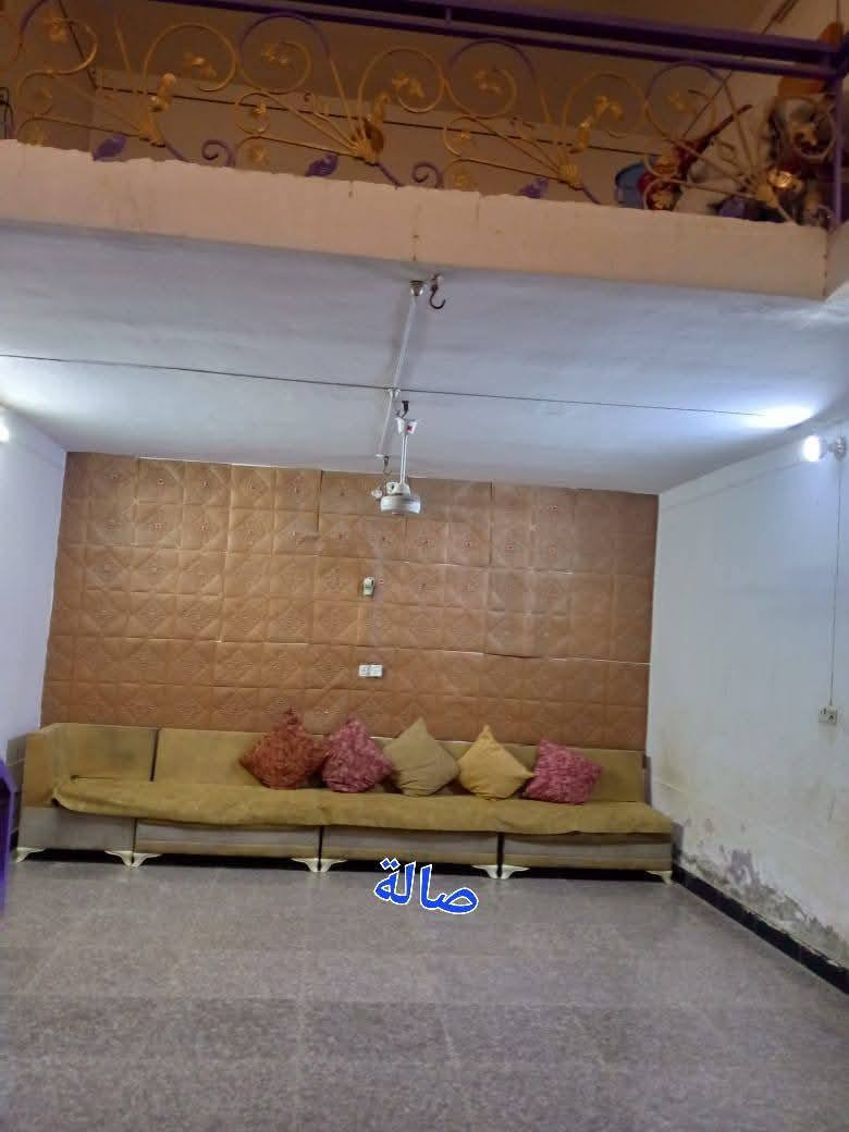 دار للبيع حي الصدر الثاني قرب مدرسة شهيد المحراب يحتوي على غرفتين نوم ٥×٤ وصاله ٩×٥ونص استقبال ٦×٤ ومطبخ ٥×٤ مساحه الدار 200 متر متوفر كافه الخدمات تبليط مجاري ماء كهرباء مدارس  اتصال على الرقم *********** او مراسلة الصفحة واتساب
