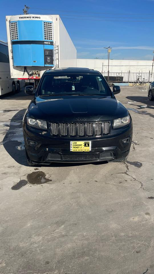 جيب گراند شيروكي (ادوات )موديل 2015 السياره جديده كلش جاهزة من حداديه گير محرك تبريد كلة كفاله وكفاله من الضربه والصبغ ماعدا مكان الكصة رقم اربيل طبق الاصل بيهة كلش مامبين فول مواصفات ١/١ كير طياره مكينة 6 سلندر 3600 وبالحقيقة احلى من الصور مكاني البصرة السعر (٩٠) الشراي يتصل ***********
