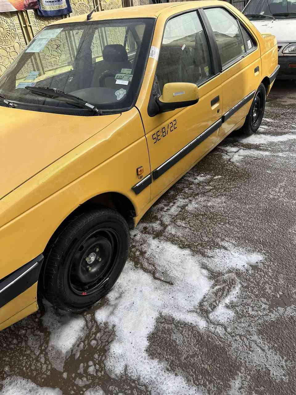 السلام عليكم
بيجو لميس 2013 رقم إنكليزي بسمي مصفره هيئه وغرامات 
هزه جديده كير مكينه مكفولات 
السعر 32 
العنوان بغداد الجديده 
رقم الهاتف ***********
