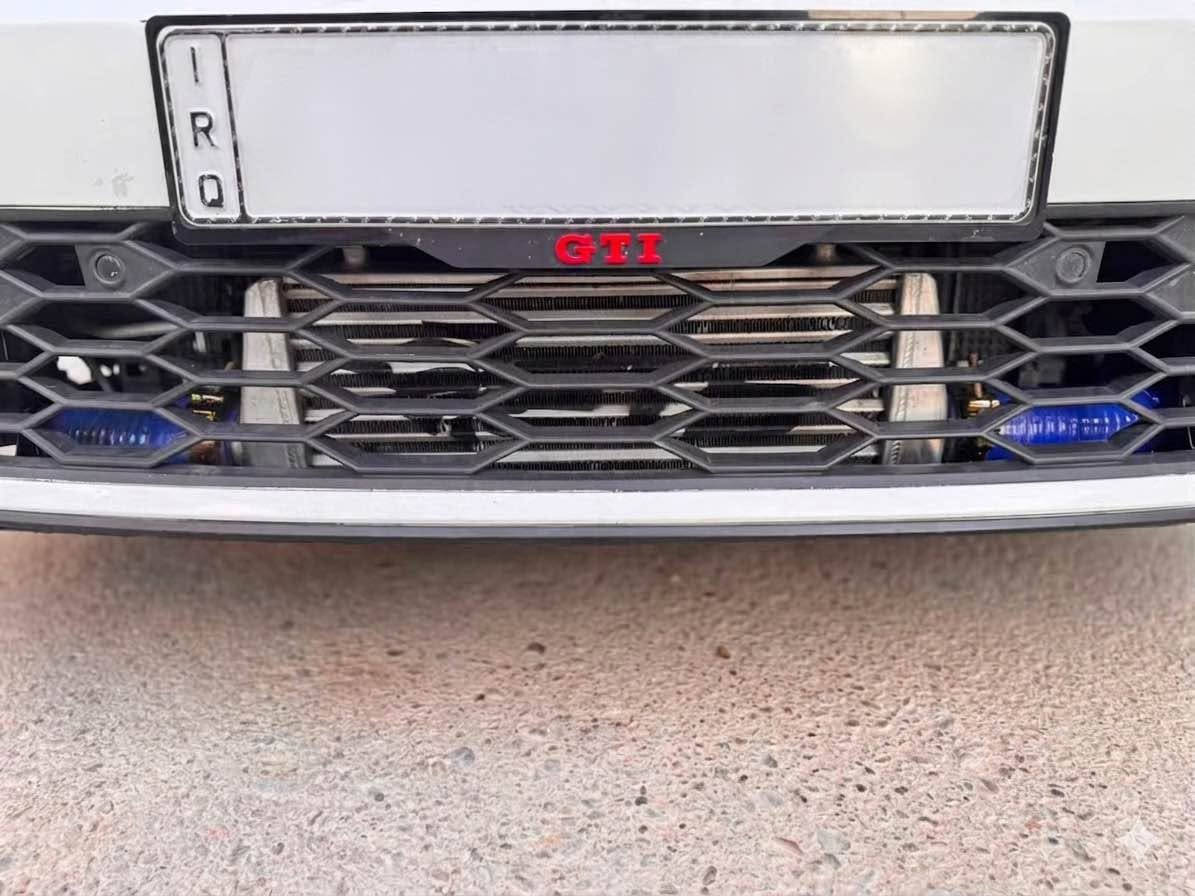 السلام عليكم 
فولكس فاجن گولف GTI
موديل:2023
ماشية:48الف 
اللون:ابيض /داخل اسود 
القمارة:نصف بانوراما
المحرك:2000توربو /مكفول
القير:عادي 6نمر +R /مكفول 
الداخل:بحالة الوكالة
المقاعد:نص كهربائيه وتدفئة الكراسي 
الشاشة:لمس 
الانارة الداخليه والخارجيه : لمس 
مداخل TPC:4 
منافذ:كهرباء :2
رادارات: محيطية 
حساسات:امامي -خلفي
المري: تدفئة-كهربائيه-باتمان-رادارات
انارة محيطيه بلاد بحدود ال30-40لون 
هاندبريك:كهربائي
بصمة تشغيل و4ابواب 
الستيرن D:تدفئة
شاشة وسطية:لمس بحجم 10انج تدعم ابل كار بلي واندرويد اوتو ونفكيشن والأعطال 
مودات القيادة:ايكو-كومفورت-سبورت-اندفيدل هاي انت تتحكم بل ستيرن او المحرك وغيره 
شاشة العدادات:5مودات بحجم 10.25
السبورت-الكلاسيكي-الملاحة الخرائط-المينمال-انضمة المساعدة 
السرعة:320km
أرضيات:كاملة بلاد مع الصندوق 
السبير:كامل مع ملحقاته
شاد عليها :
انتر كولر :ETS
كزوز على طولها:miltek
شوته :APR
برمجة: Backfire تحكم
مجاول:APR
دفيوزر خلفي مع وجود القديم الأصلي 
ويل :OZ گبات BBS
تخم تاير:مشلن عمر كامل 
دوسات-مطريات-سبويلر-كفرات باتمان-كفرات يدات-سكوبات مثلثات-تبات كاربون فايبر 
شحن لاسلكي
مقاعد:ريكارو حضن بلاد وكالة بدون دوشمة ومختمهGTI وتدفئة
دخول ذكي تفتح وتقفل وحدها 
كاميرا دوارة 
الخروج عن المسار 
التوقف الذاتي 
تحديد مسار 
نقطه عمياء 
كلها رادارات 
الحادث :مرفق صورة وسونار تبديل لايت يسار فقط 
سنوية بسمي تحويل شرط ثاني يوم 
هزة جديدة سنوية للسادس 2030
رقم شبه مميز 
بدون اعطال بدون جيك انجن 
علماً بأنه كلشي بل سياره لمس حتى الفتحه والإنارة الداخليه والخارجيه والستيرن والشاشة 

ملاحضة :لتخابرني تكلي مقريت المنشور اسمع منك عمري انت تعبت لحد ماكتبته
مكاني بغداد/المنصور حي دراغ 
للاستفسار :***********
السعر 20,800 وبي مجال (208) بغداد, العراق
