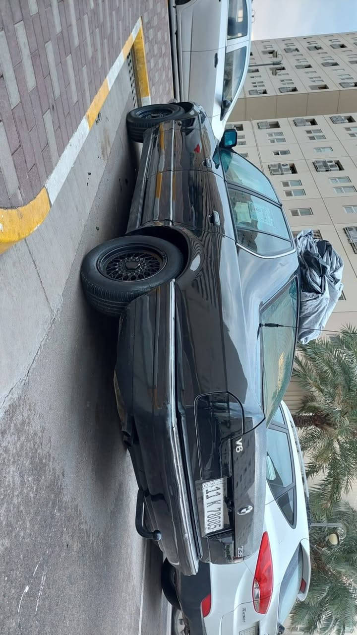 السلام عليكم BMW 735i
موديل 1991
لون اسود.
رقم بغداد دولي سنويه باسمي.
وارد ياباني
محرك مفتوح V6
كير اوتو
صدر امامي جديد
صدر خلفي جديد 
تخم تاير 
تبريد شرط
ادمه مسوي المنضومه البانزين 
بلكات نوزلات مجاول فيت بم .
السياره هزه جديده مابيه لا حادث ولا معجون كلهه شغاله
السعر 55 وبيه مجال بسيط 
مكاني بغداد مجمع بسمايه
متواجد وتساب (***********).
