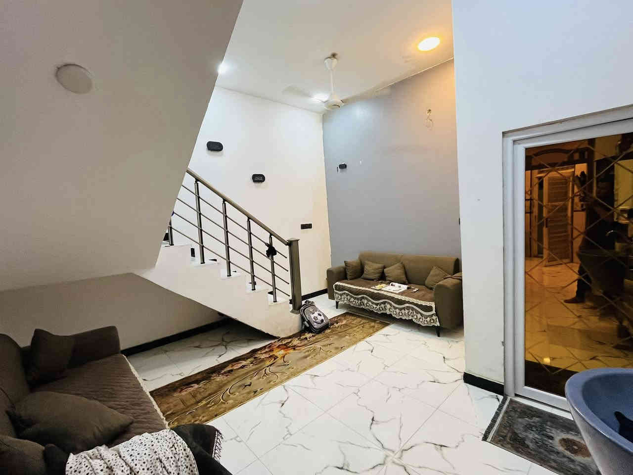 سلام عليكم  دارللبيع 100 متر  مربع طابو ميسان حي الجامعي #بناء قاط ونص قرب معهد التقني علمآ البيت مطلوب #اسكان 50 مليون
#استفسار 
***********
