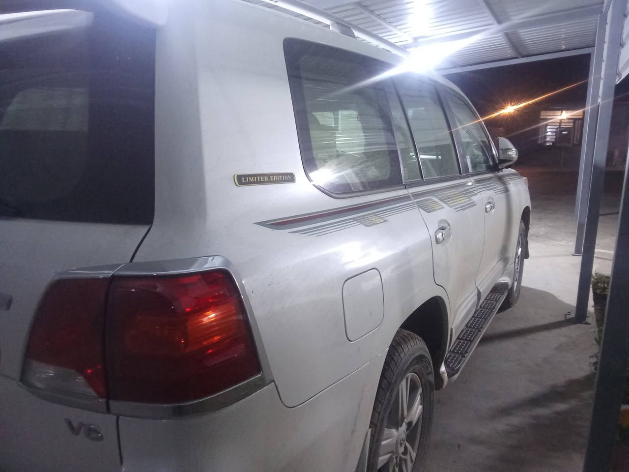 للبيع لاندكروز2014 بريمي ماشيه 138 حقيقي 
ملاحضه بارد بخشم البنيد  وصبغ مأشر بالصور 
السعر 360 وبيه مجال 
واسط الصويره 
***********
***********
