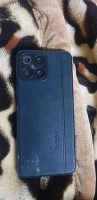 ذاكرة ١٢٨ • رام ٦ • شاشة لمس