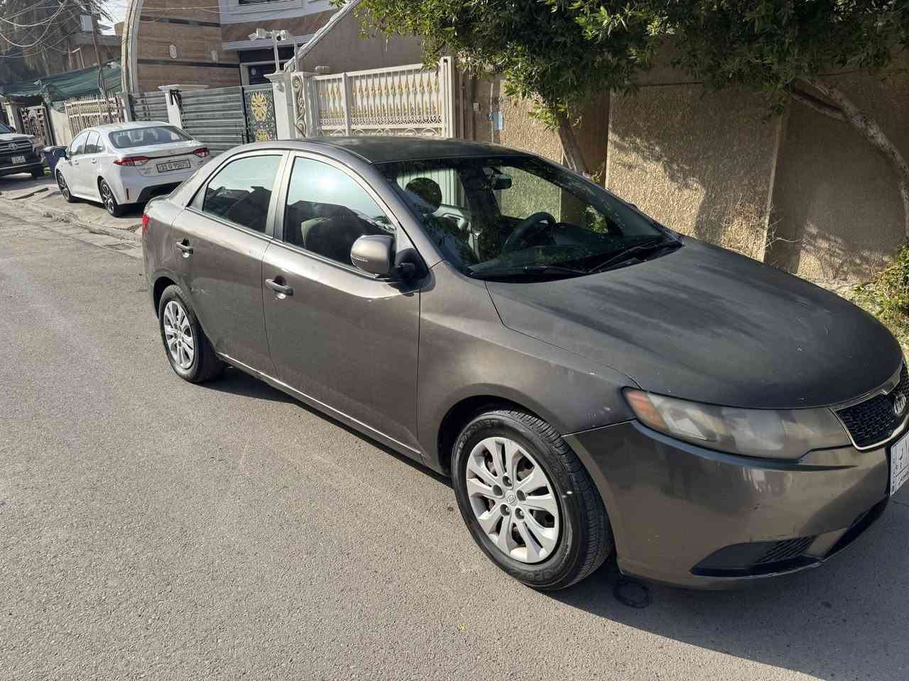 السلام عليكم
كيا فورتي موديل 2012 رقم بغداد سنوية ساقطة 
ماشية 145 الف 
وارد امريكي 
حادثها باب خلفي بدون دواخل 
بنيد اثر طخه بسيطة 
بيها صوت رواجز بدايه التشغيل 
السعر 95 وبيها مجال قليل 
سيارة مال بيت 
مكانها بغداد السيدية 

***********
