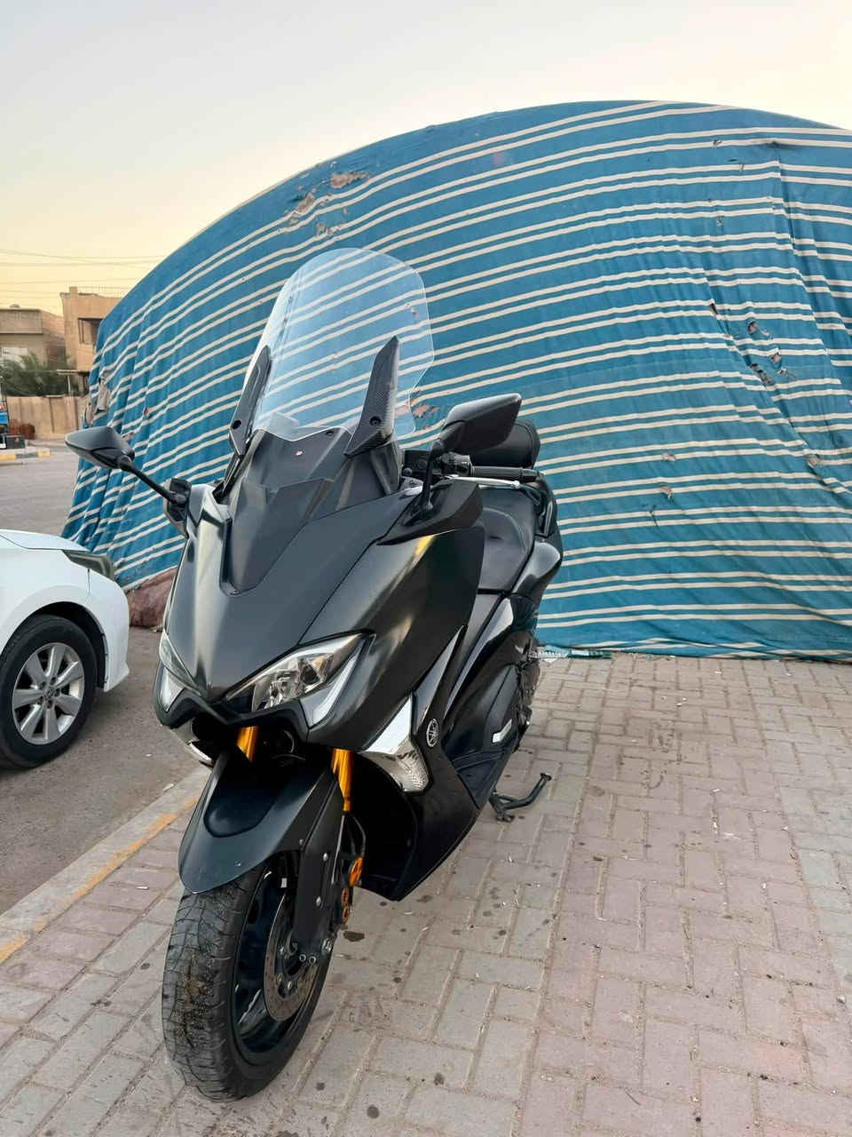السلام عليكم
TMAXللبيع 
2019
DX فول مواصفات 
جامه تصعد وتنزل يدات تدفئه وكشن تدفئه 
للتواصل خاص او واتساب 
***********
