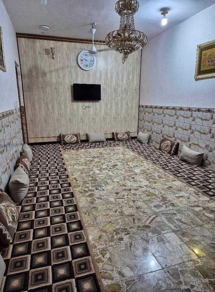 بيت 200م للبيع طابو صرف كونكريت مسلح .
 طابق واحد بناء حديث واجهة 10 م
ونزال 20 م
غرفتين نوم مع استقبال وصالة ومطبخ حمام داخلي .صحيات عدد ٢
وطارمه وحديقة زغيره 
الاسكان .شارع المعهد التقني مقابل دور الاساتذة .داخل الفرع قريب عالشارع.
مطلوب اسكان 12 مليون ونص 
للاستفسار الاتصال او واتساب 
***********
***********
