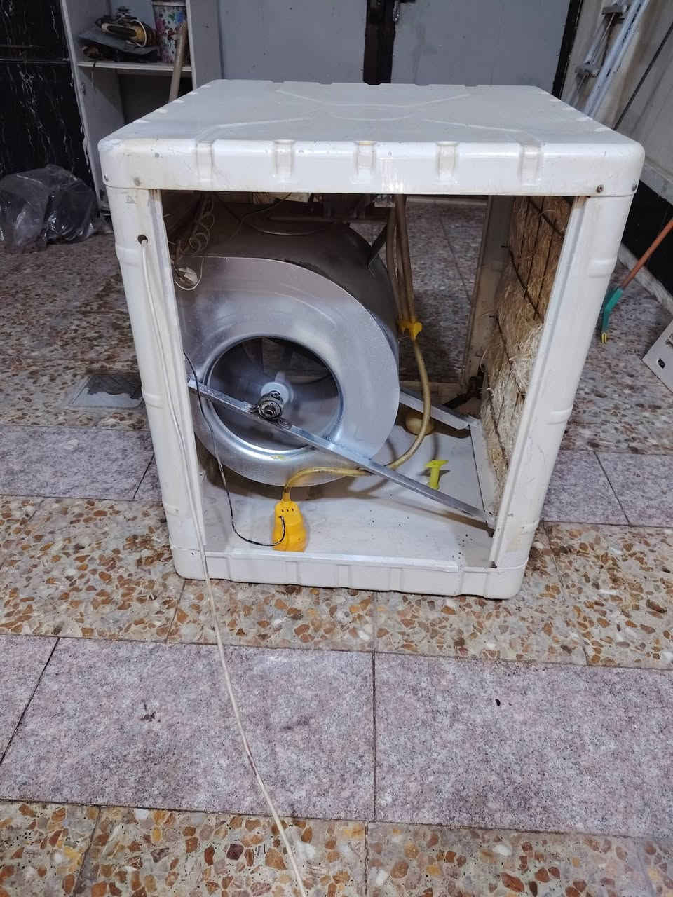 متاح للبيع الونا شركة الحياة حجم 2ونص ماطور بلادي ممصلح حلفات جدد سرعتين جاهزة. بس خلي مي وشغل.. مكلف بالنشر. هذا رقم صاحب الشأن. ***********.
