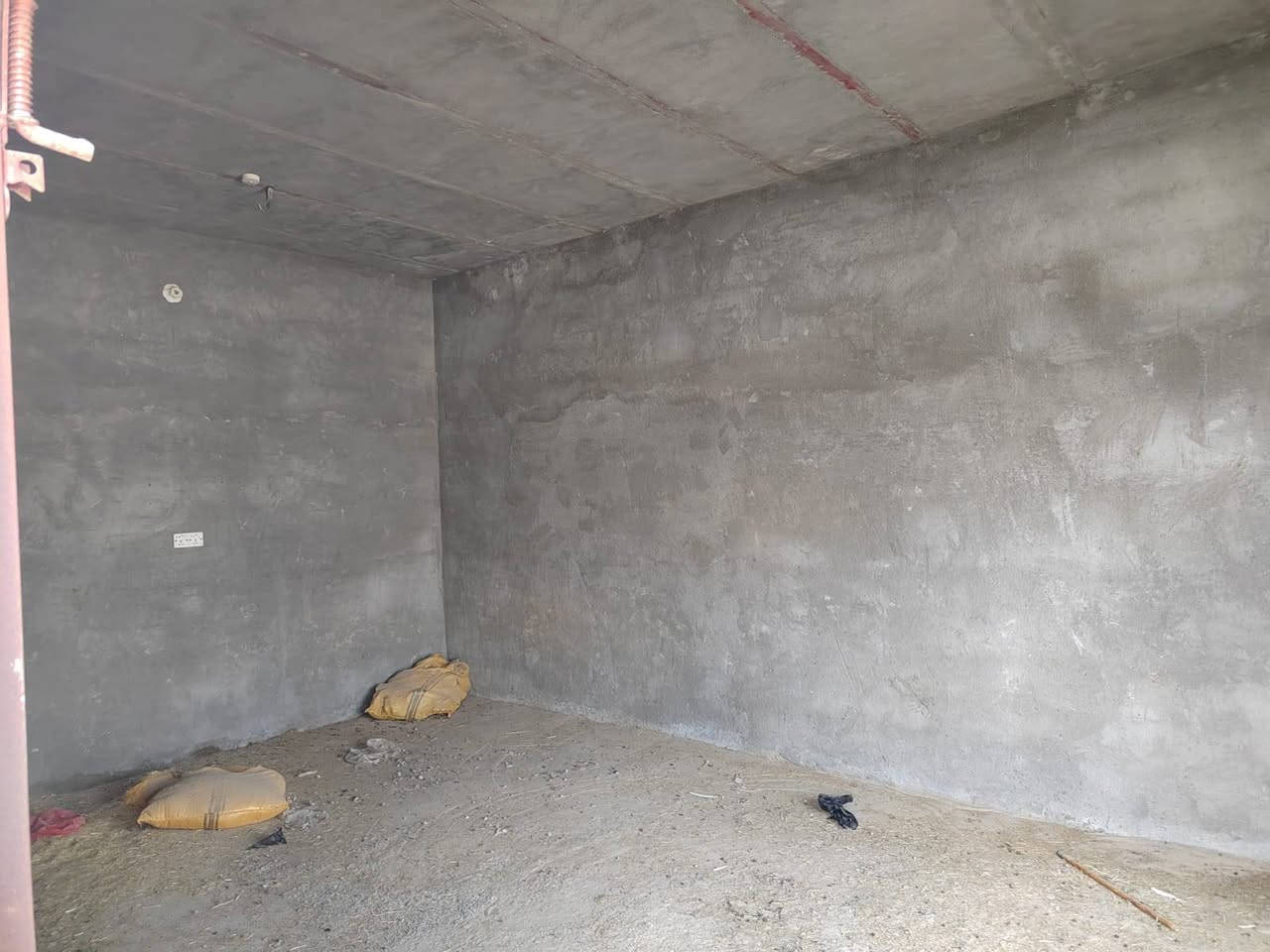 سلام عليكم... طابو صرف زراعي سند 25 مساحه الكلي 1250 داخل القطعه منزل هيكل 200 .متر   سده دور النفط مقابيل السايلو الوفه الثانيه ستفسار.. .***********
