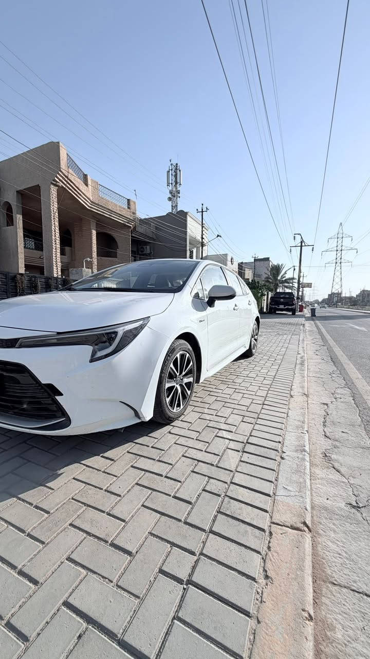 السلام عليكم كورلا موديل 2025 امريكي هايبرد ماشيه 60،000 مكفوله كفاله عامه من كلشي بيهه طختين وسويتهن PDR  بالباب والجاملغ السيارة فول مواصفات 1/1 رقم بغداد بأسمي 
المواصفات 
بصمات عدد 2
سلايت 
رادار امامي 
لد امامي خلفي
تبريد خلفي 
شاشه اصليه 
كامره دواره 
كروس سرعه 
تحكم ستيرن فول 
هندبريك بصمه 
كشنات داخل احمر جلد 
كشنات كهربائية
وبعد بيها مواصفات اكثررر
السياره حلوه وكاعده كلش
رقم ***********
سهرهه 142 وبيهه مجال قليل
عنواني بغداد سيديه
