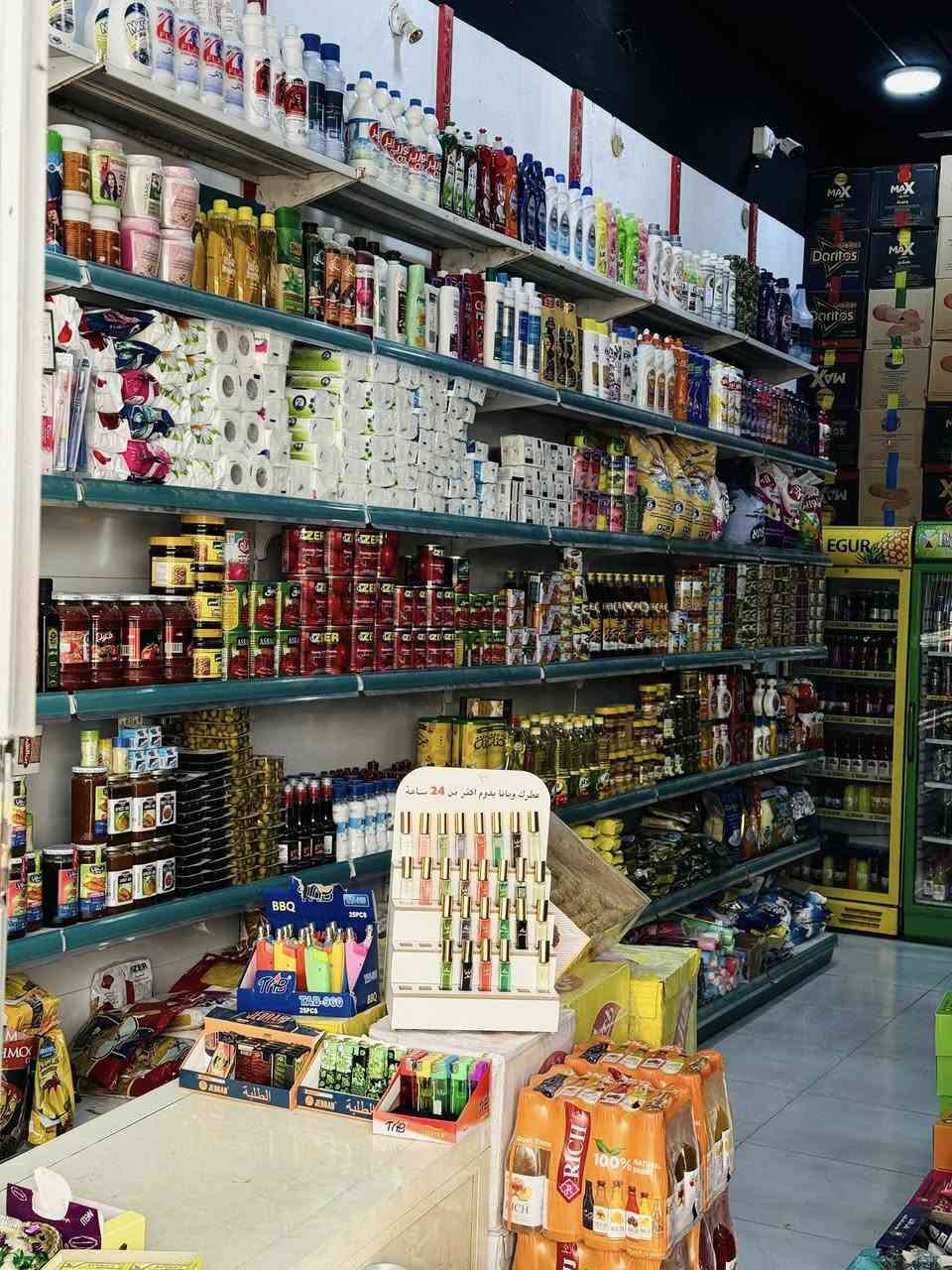 السلام عليكم أسواق للبيع
مكان كربلاء حي المجتبى قرب البيطرة 
مقابل منتجع ريحان
 
الاستفسارات هذا رقم ***********
