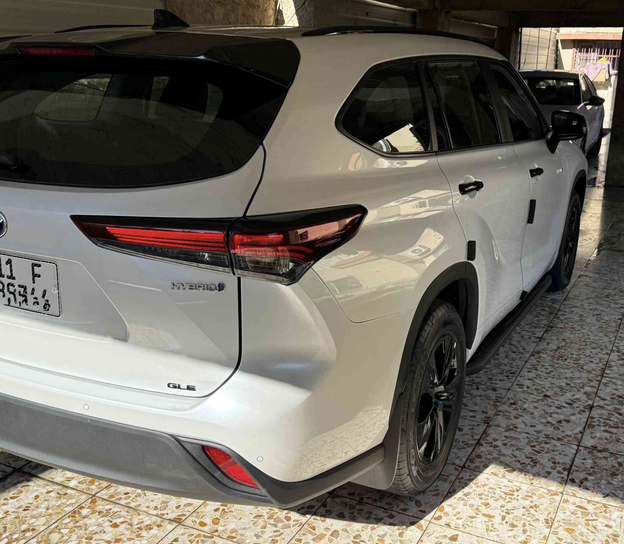 تويوتا هايلاندر بلاك ادشن 2024 خليجي ضمان شركة ساز 
رقم بغداد بأسمي 
هايبرد 4 سلندر محرك 2.5 ماشية 2500 km 
فول مواصفات GLE 
فتحة سقف / تشغيل بصمة 
صندوق كهرباء 
أنظمة قيادة 
حساس امامي خلفي 
كشنات جلد وكشن السائق كهرباء 
ويل اسود مري شفط اسود 
بردات ابواب 
شاحن وايرلس 
مرايا تعتيم 
بعد بيها مواصفات واضحه بصور 

سعر السياره 41.000 $ 
مكاني بغداد حي الجامعه 
***********
