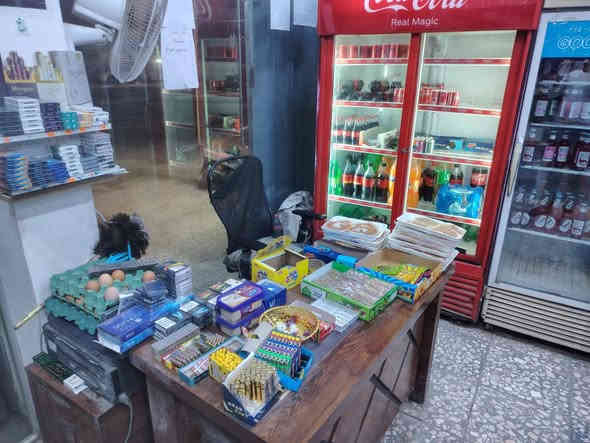 سلام عليكم شباب محل اسواق للبيع تشتغل عروض ومفرد 
الايجار 500 سحب مولد 15 امبير يحاسب عله 12 امبير محلين 2 طبك 7 عارضات وحده مال شركة 3 مجمدات بطحيات شركة ايكور. 3 سلات جباس سيستم كامرات 2 سبلت
المحل صاير ركن عله شارع
 .الموقع مدينة الصدر قطاع 72 مقابل المحل مدارس متوسطة بنات  مقابل جامع الامام علي عليه السلام .

مكلف بلنشر تواصل مع صاحب المحل

***********
