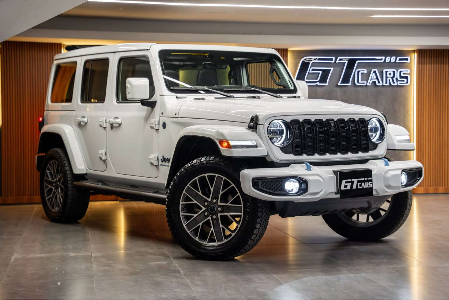jeep Wrangler haig altitude  🔥

اجمل واحلى رانكلر القطعة النادرة والمميزة جداً 

رقم السيارة : بدون رقم يترقم محافظات اقليم 
موقع السيارة : دهوك 
نوع السيارة : جيب رانكلر 
موديل السيارة : 2024 
المسافة المقطوعة: 21.000 ميل 
حجم محرك 4 سلندر هايبرد 4XE

مواصفات:  high altitude  فول 1/1 

بصمة تشغيل 
بصمة ابواب 
كراسي تدفئة وجلد كامل 
ستيرن تدفئة 
تشغيل عن بعد 
سقف بانورامي 
تبريد مركزي قطعتين 
دفع رباعي 4*4 
تحكمات تحديد سرعة اوامر صوتية فول 
شاشة كبيرة 
كاميرات عدد 2 امامي وخلفي 
انظمة قيادة hybrid.electric.saev 
تراكشن مانع انزلاق 
نظام اوتو ستوب 
لايت زينون LED
بك لايت LED
حساس خلفي 
رادار مانع تصادم امامي 
رادار نقطة عمياء 

ملاحظات:  بدون صبغ مكفولة كفالة عامة سيارة جديدة ما شاء اللة 

السعر 38.500$ مجال 

للأستفسار :

*********** واتساب 
*********** دهوك, العراق

