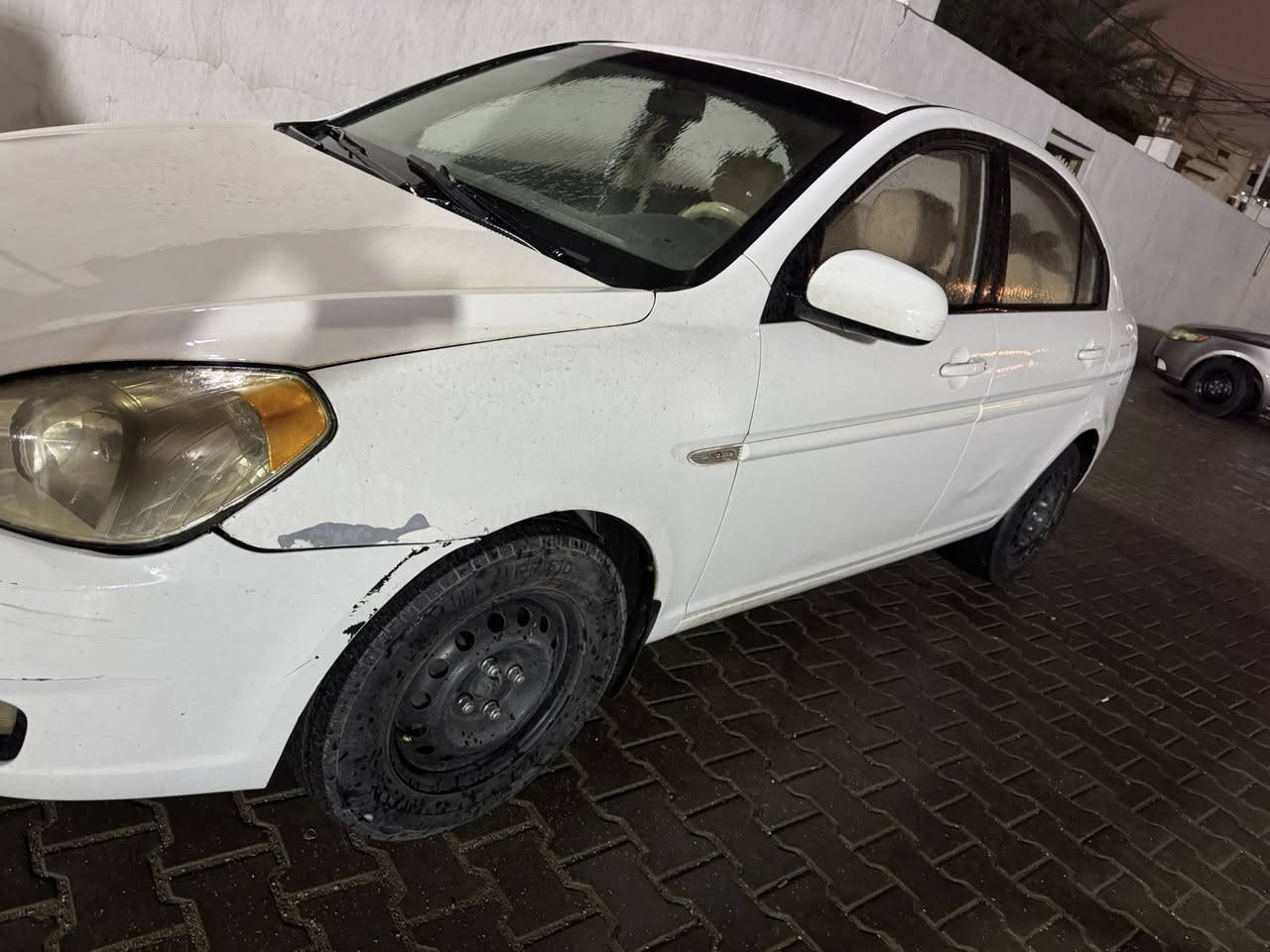 اكسنت موديل 2010 سياره  خليجيه مابيها اي نقص كولشي شغال بيها قطعتين صبغ  مكينه 1600 طخم تاير تبريد كلشي مكفول بيها العنوان بغداد الكرخ 
السعر 80 وبيها مجال 
***********
