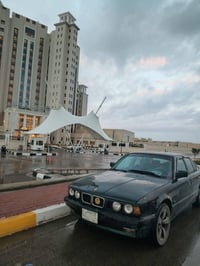 بي ام دبليو 535 • زيتوني • الرمادي