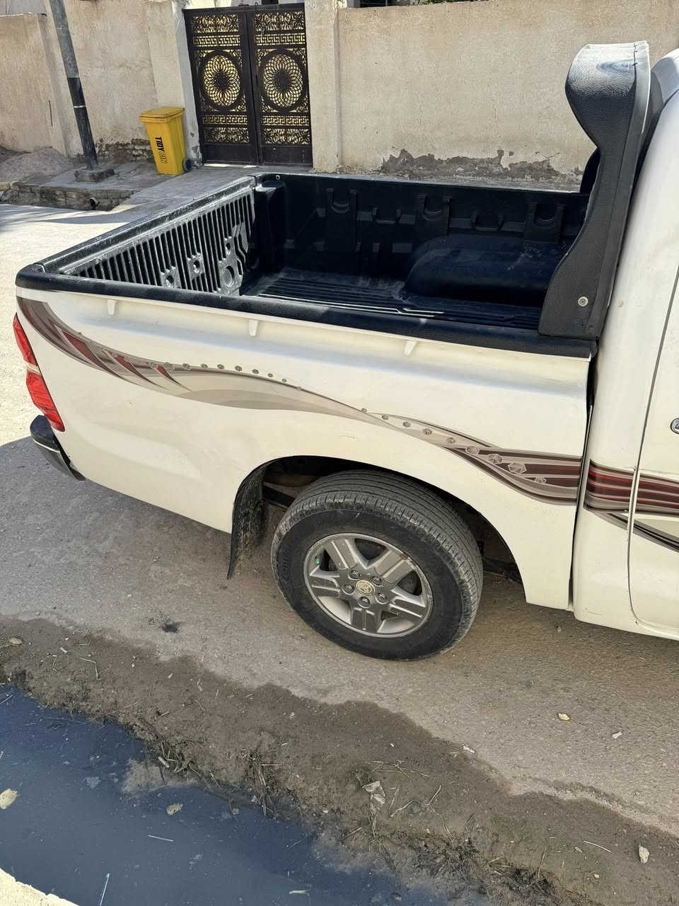 السلام عليكم البيع بيكم موديل 2013كويتي شاصي 19كير عادي رقم ميسان الماني سنويه جديده بسمي شرط تحويل سياره محرك جديد على شرط صدر جديد تبريد سياره يعني جاهزه مابيه نقص بيه مكانت صبغ وبارد بجم مكفول سعره 155وبيه مجال مراوس عادي اروس مكاني ناصريه قلعة سكر رقمي ***********بيه واتساب
